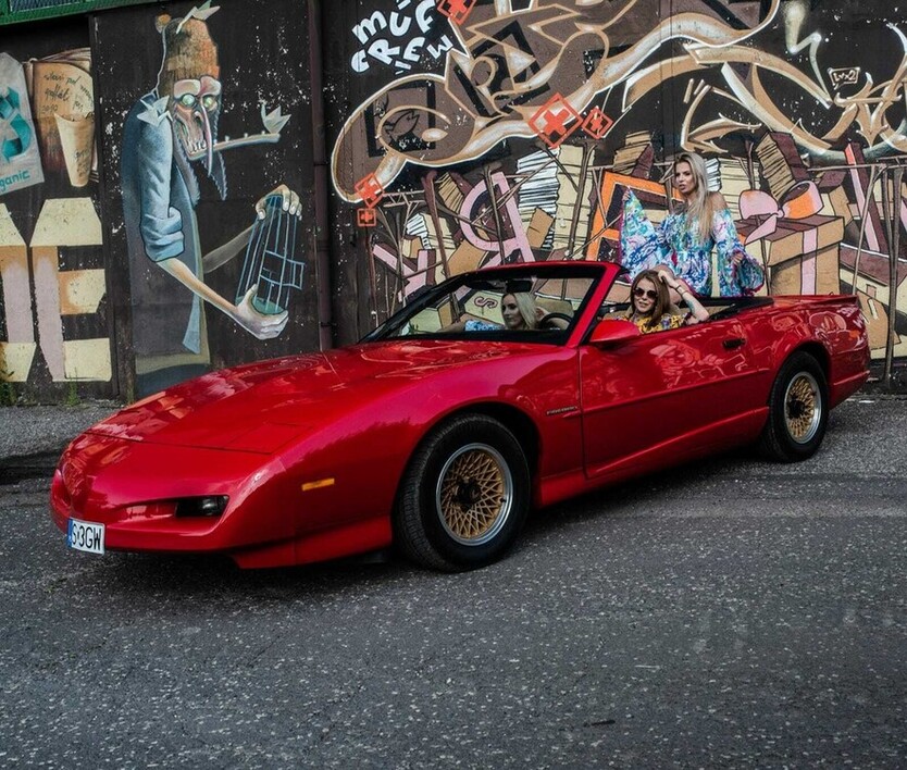 Pontiac Firebird 25.000 km 21.000 € Sosnowiec 