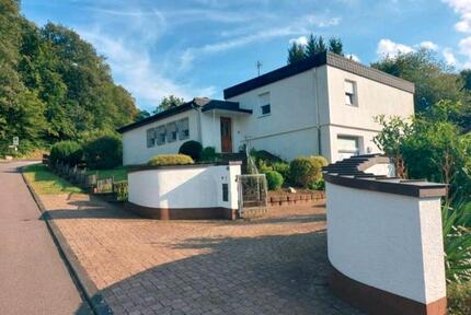 Großzügiges Einfamilienhaus mit großem Garten und Potenzial