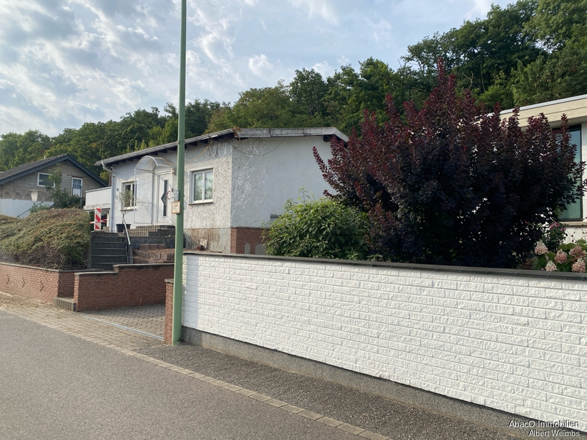 Haus: 2 Wohnungen, 2 Eingänge, 2 Terrassen. Platz für 2 Generationen! 6 zimmer