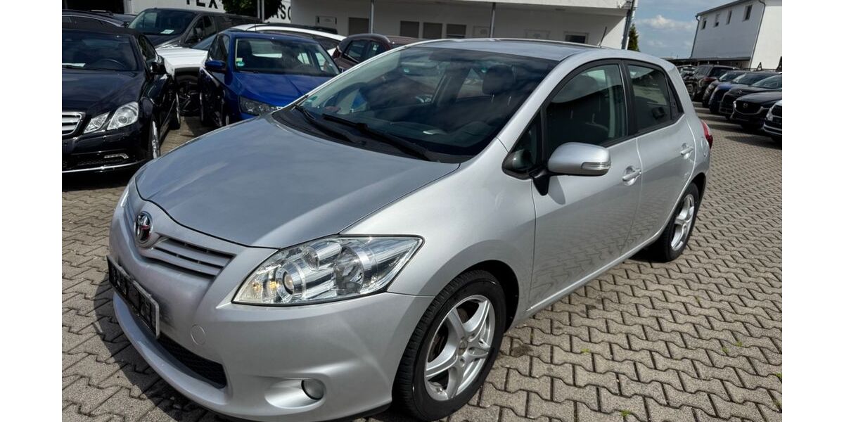 Toyota Auris 108.000 km 5.890 &euro; Butzbach 35510