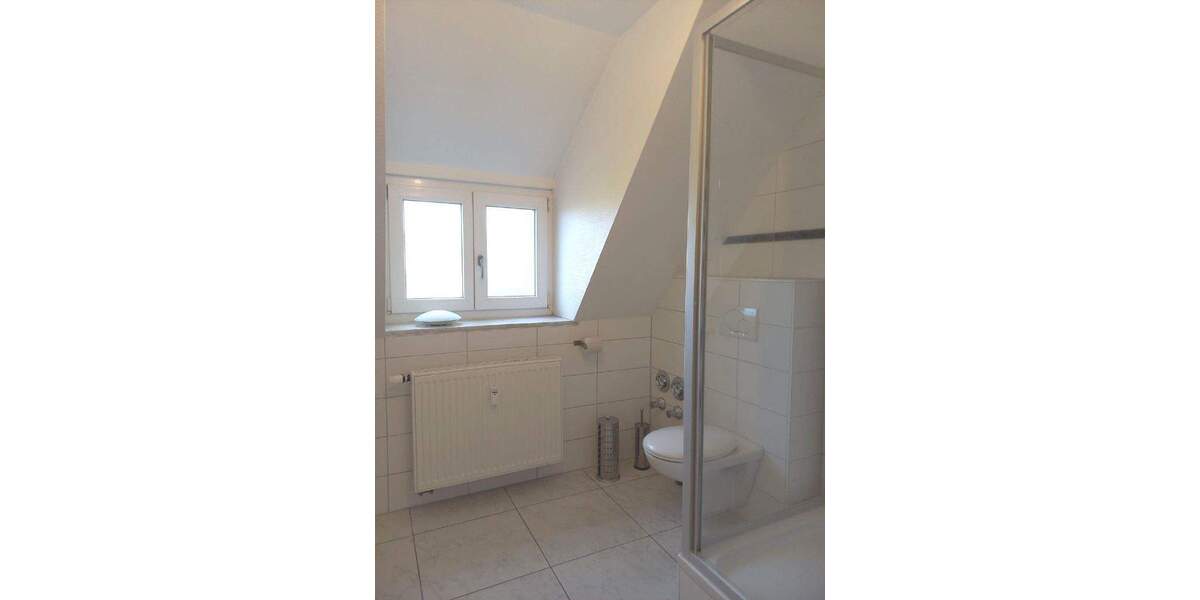 Schöne, helle DG-Wohnung in Uninähe ab sofort zu vermieten 3 zimmer