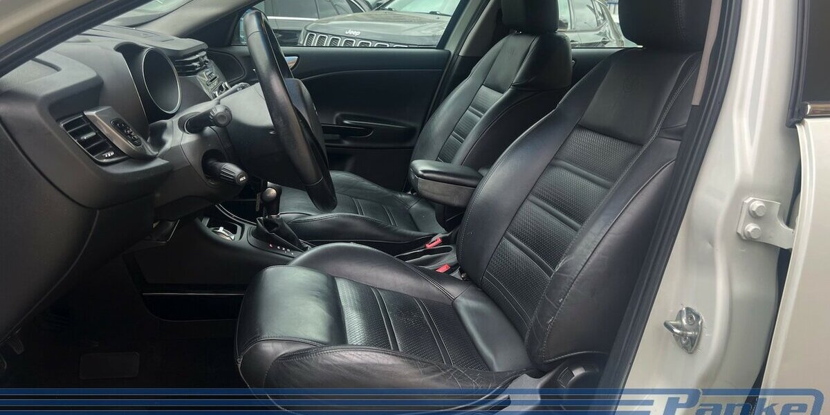 Alfa Romeo Giulietta 1.4 TB Turismo Aut.*BT*SHZ*Leder*Xenon 200.000 km 5.990 &euro; Berlin 13187