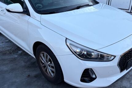 Hyundai i30 129.999 km 7.999 &euro; München 81929