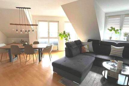 Großzügige und helle 3-Zimmer-Wohnung mit Balkon, Garage und Stellplatz in Feucht 3 zimmer