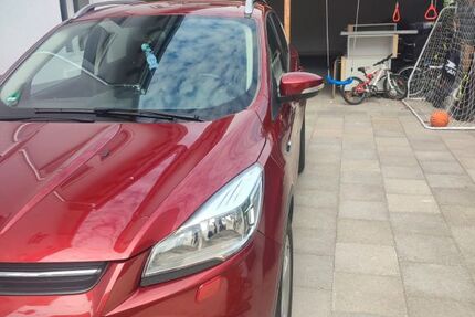 Ford Kuga 141.000 km 8.250 &euro; Pfullendorf 88630