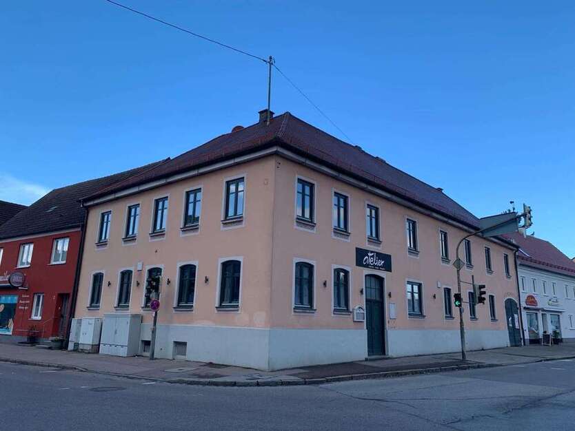 Haus zum Kaufen in Aichach 700.000 € 400 m²