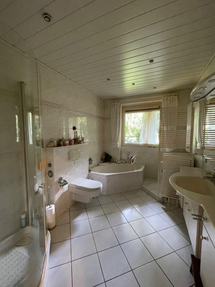 Von Privat. Eigentumswohnung mit Terrasse, Balkon & Tiefgarage