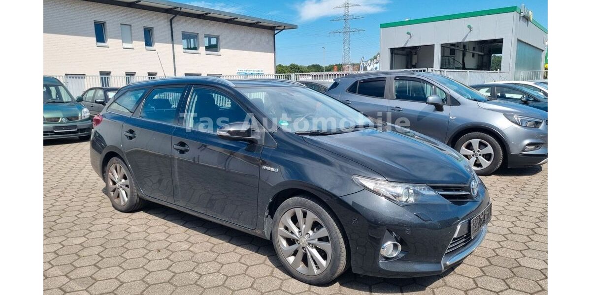 Toyota Auris 129.000 km 11.599 &euro; Dinslaken 46539