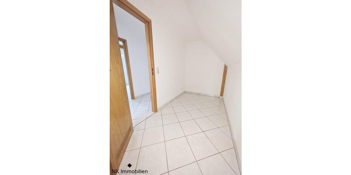 Dachgeschoßwohnung Zwickau - 3 Zimmer, 88 m&sup2;, 560&euro; | Angebot:26008237
