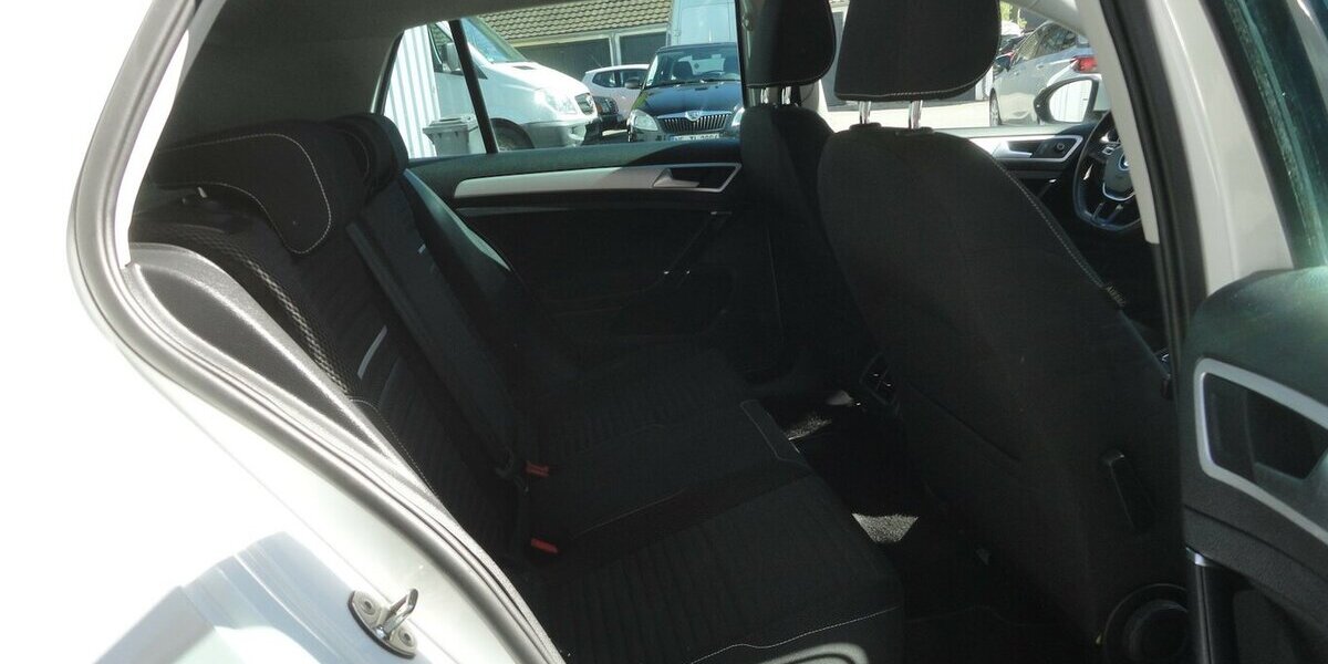 VW Golf Cup 1,4 DGS, Klimatr.SHZ.PDC V+H / HU neu 147.000 km 9.999 &euro; Neuss 41462