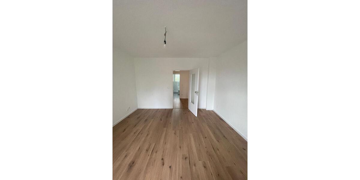 Helle 2.5-Zimmer-Wohnung mit Balkon - frisch saniert 2 zimmer