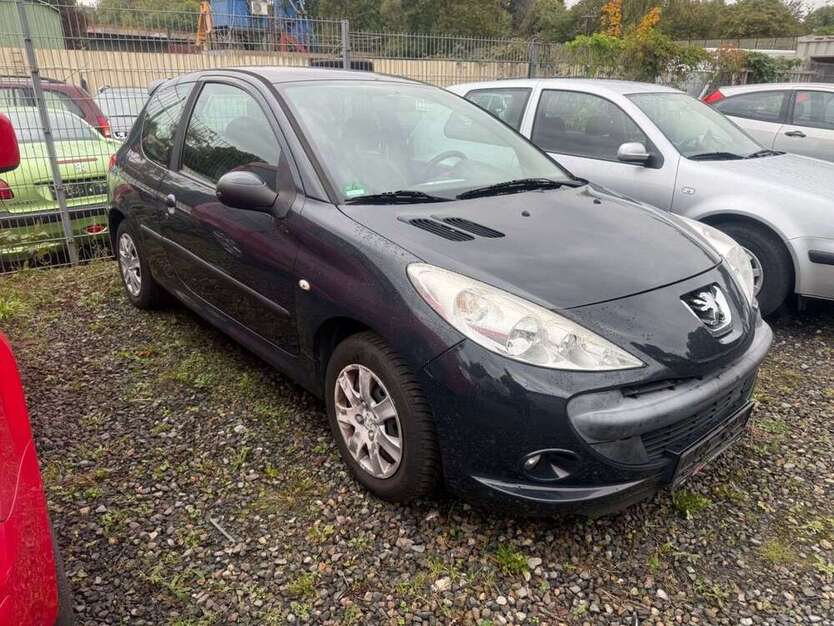 Peugeot 206 113.000 km 2.700 € Essen 45326