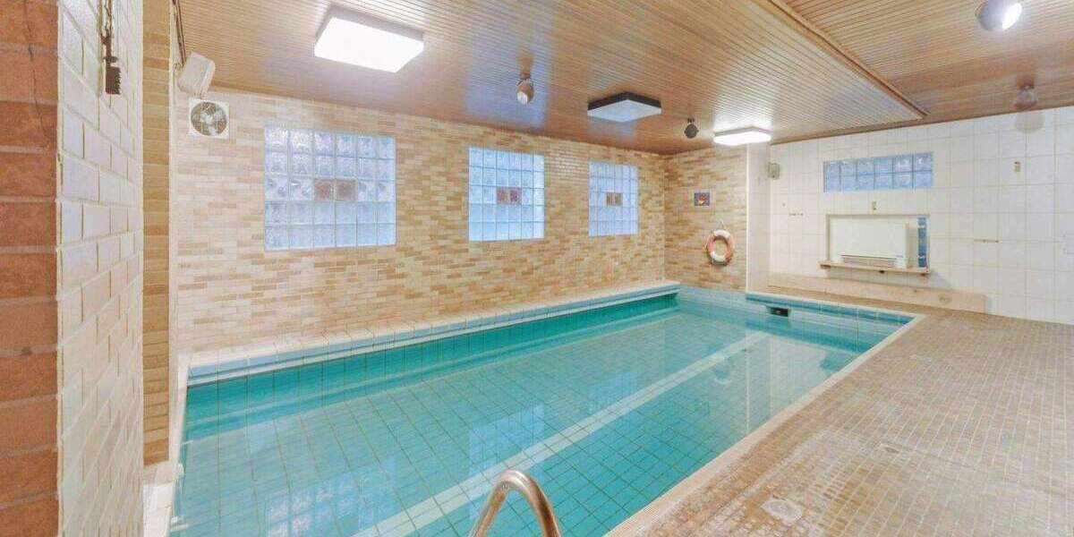 Wohnhaus mit Bürotrakt und Pool im Untergeschoss auf rund 118 m² Wohn- und rund 175 m² Bürofläche 7 zimmer