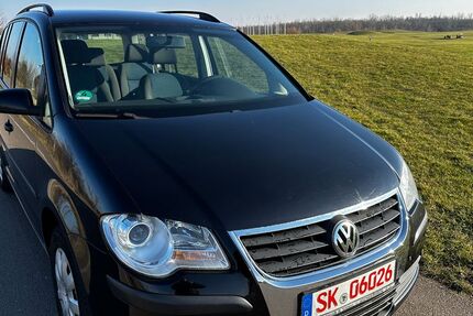 VW Touran 209.000 km 2.999 &euro; HALLE 06116