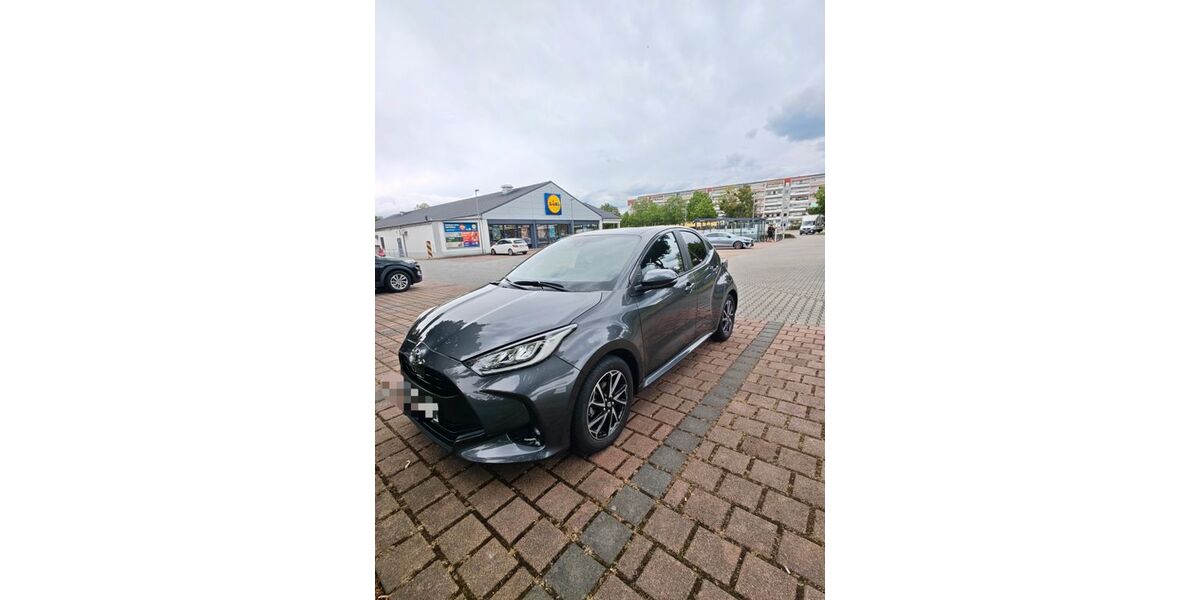 Toyota Yaris 11.000 km 18.500 &euro; Dresden 01279