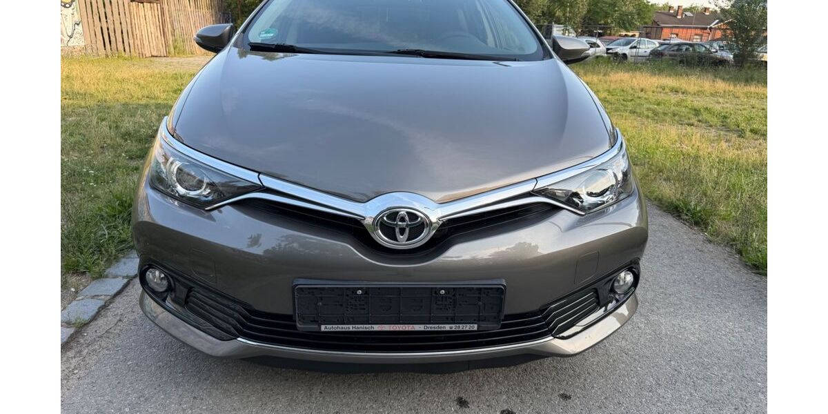 Toyota Auris 35.000 km 12.000 &euro; Dresden 01097