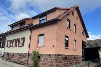 Haus zum Kaufen in Karlsbad 269.999 € 107.7 m² 7 zimmer
