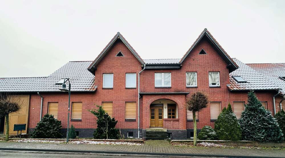 Haus zum Kaufen in Beetzendorf 220.000 € 316 m²