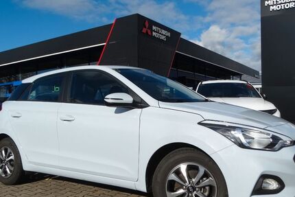 Hyundai i20 21.365 km 12.490 € Königsbrunn 86343