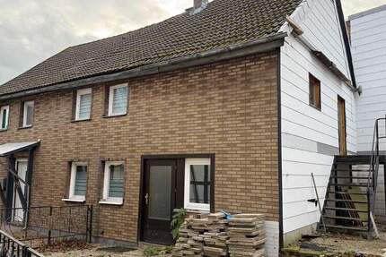 Wohnhaus mit Stellplatz und Terrasse - ca. 128 m² Wohnfläche 6 zimmer