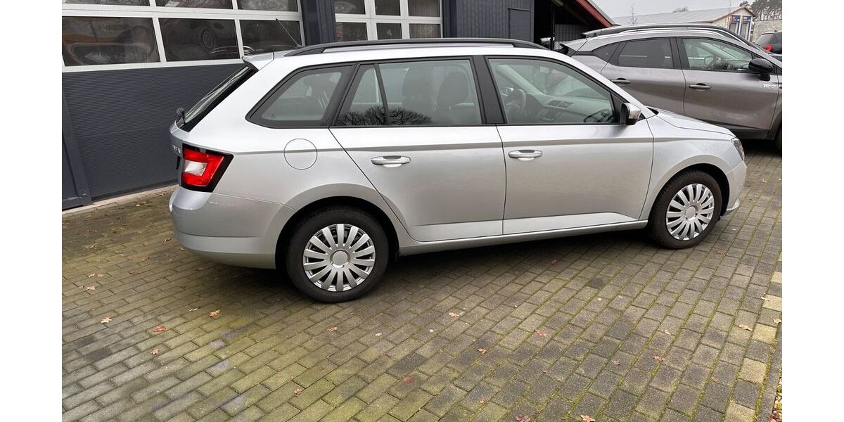 Skoda Fabia 86.159 km 9.950 &euro; Fürstenwalde 15517