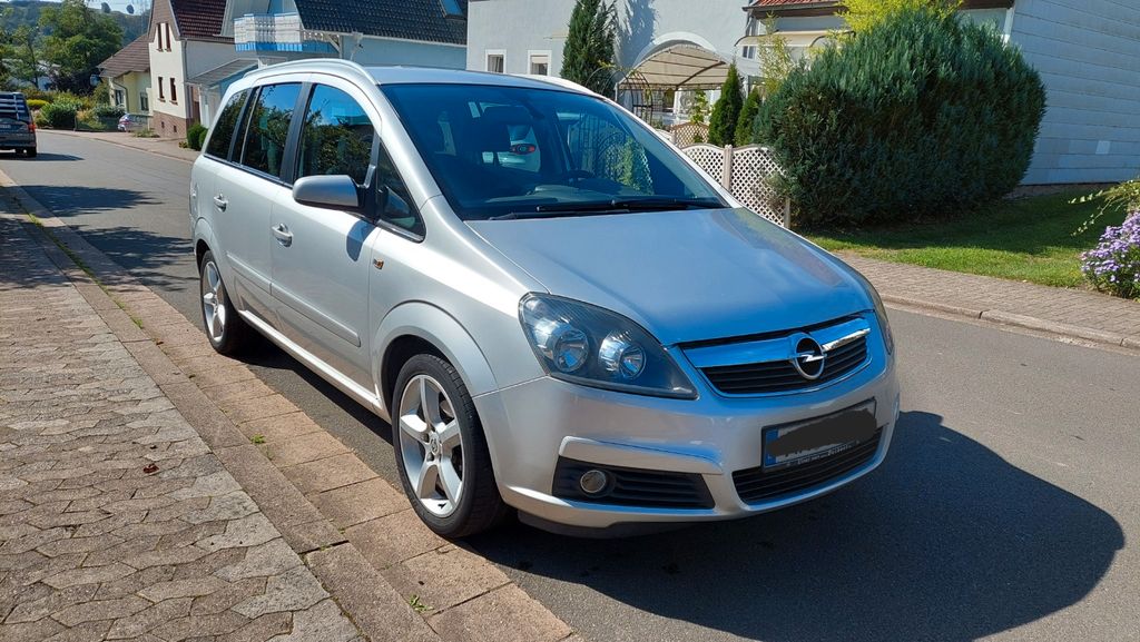 Opel Zafira 220.000 km 3.499 &euro; Illingen 66557
