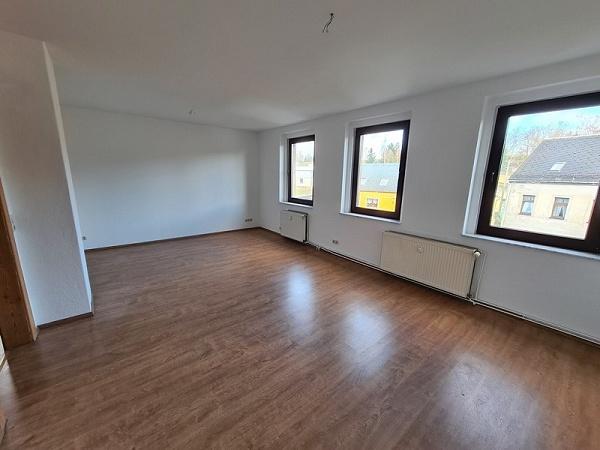 Dachgeschoßwohnung Reichenbach im Vogtland - 3 Zimmer, 85 m&sup2;, 425&euro; | Angebot:26384061
