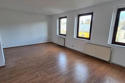 Wohnung Reichenbach im Vogtland - 3 Zimmer, 85 m&sup2;, 425&euro; | Angebot:26384061