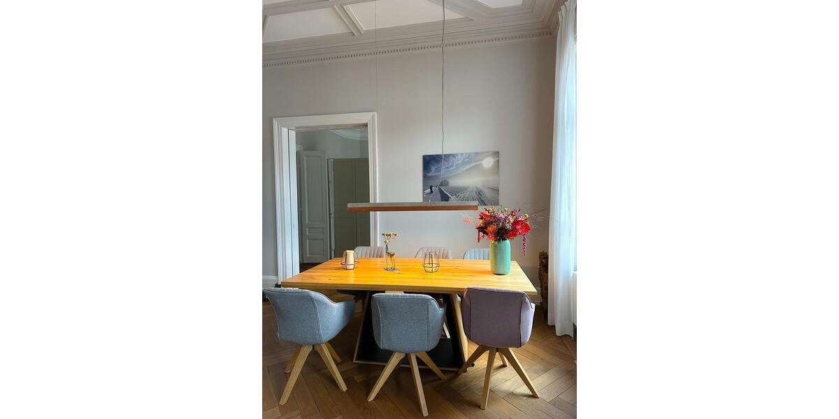 Westend-Juwel in Bestlage: Lichtdurchfluteter, kernsanierter Altbau mit Kamin, Stuckdecken, etc. 4 zimmer