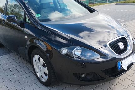 Seat Leon 230.000 km 2.400 &euro; Solingen 42651