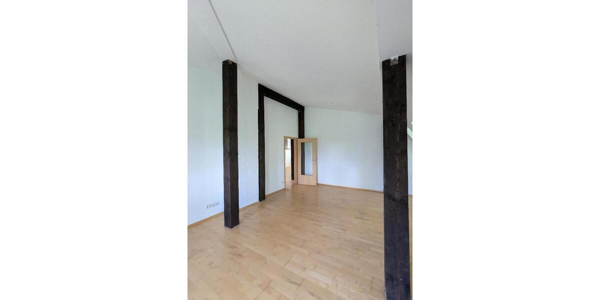 Dachgeschoßwohnung Chemnitz Altendorf - 5 Zimmer, 280 m&sup2;, 1.270&euro; | Angebot:25447488