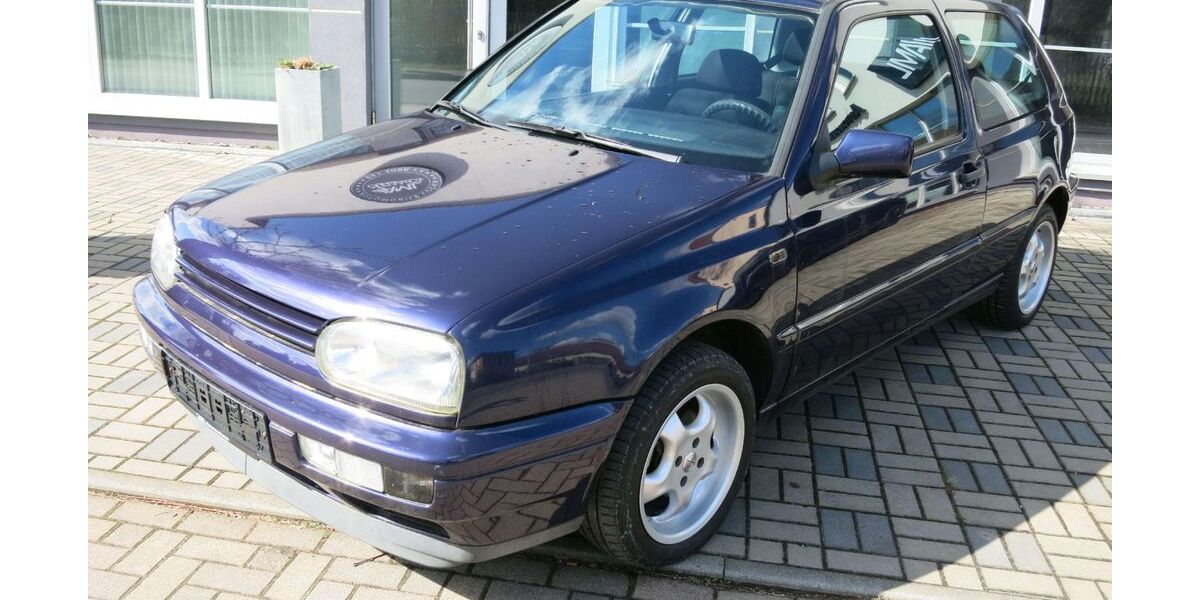 VW Golf 220.000 km 1.990 &euro; Lucka 04613