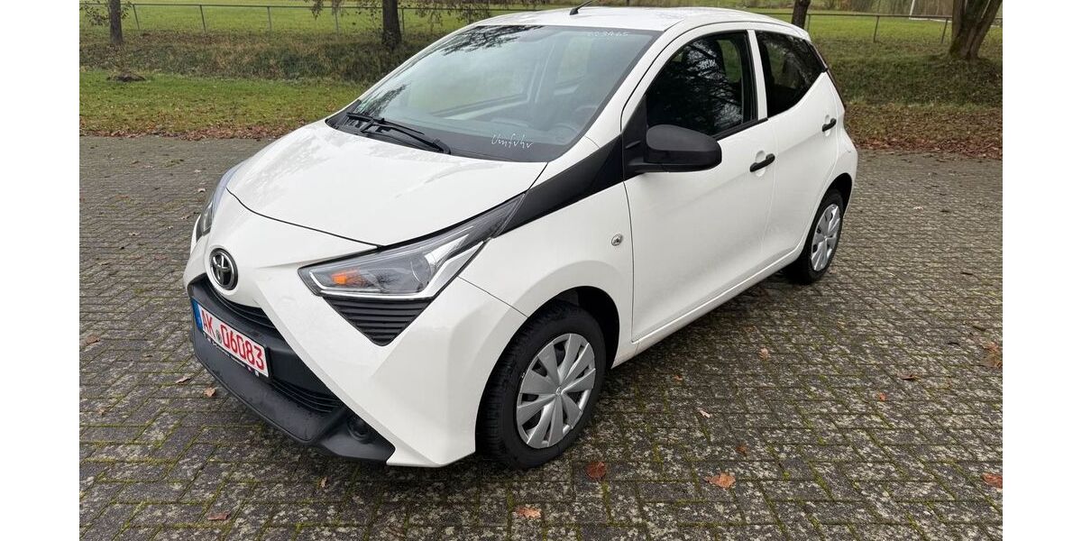 Toyota Aygo (X) 39.900 km 9.990 &euro; Kircheib 57635