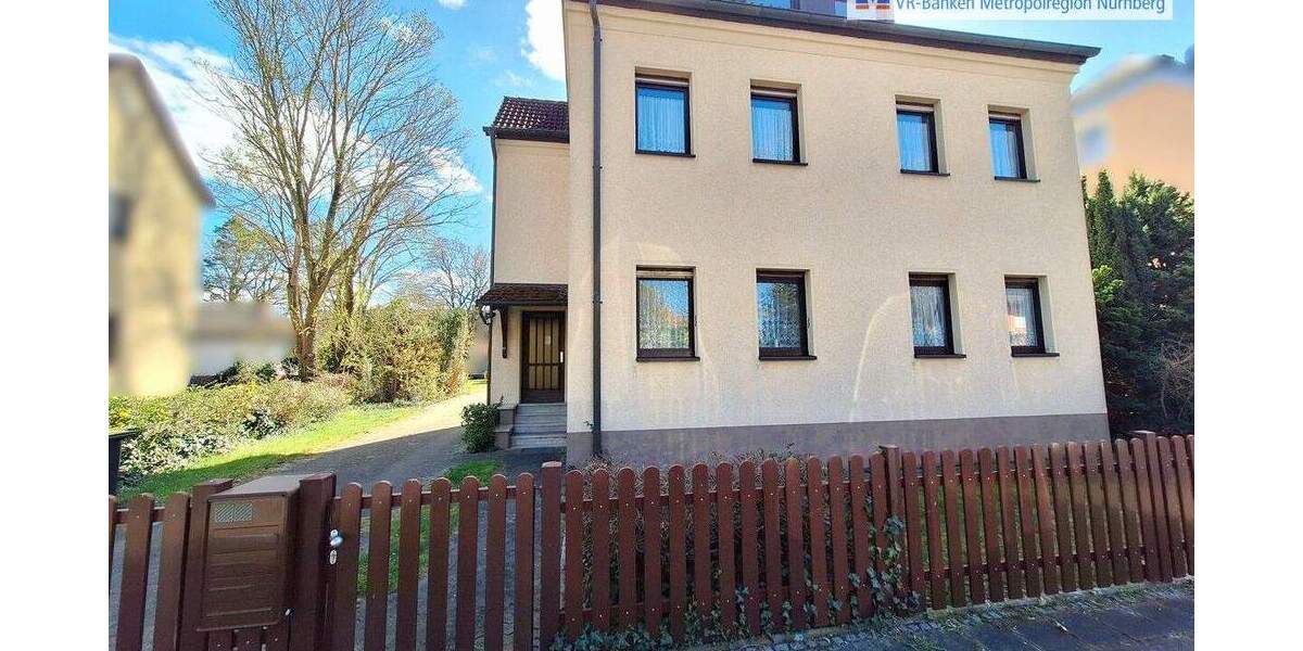 Gepflegtes Dreifamilienhaus in schöner Wohnlage mit zwei Einzelgaragen 7 zimmer