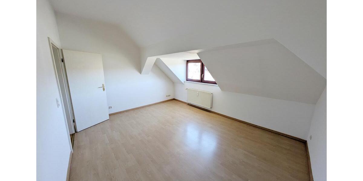 Dachgeschoßwohnung Zwickau - 2 Zimmer, 64 m&sup2;, 385&euro; | Angebot:26404470