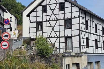 Haus zum Kaufen in Hellenthal 89.000 € 100 m² 8 zimmer