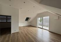 Hochwertig ausgestattet & saniert: Dachgeschoßwohnung mit Balkon in Dechsendorf zu verkaufen