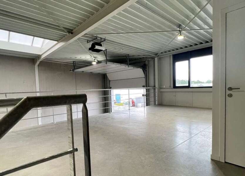 Halle in Lübeck 5.940 € 485 m²