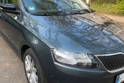 Skoda Rapid 107.680 km 9.900 &euro; Hamburg 22589