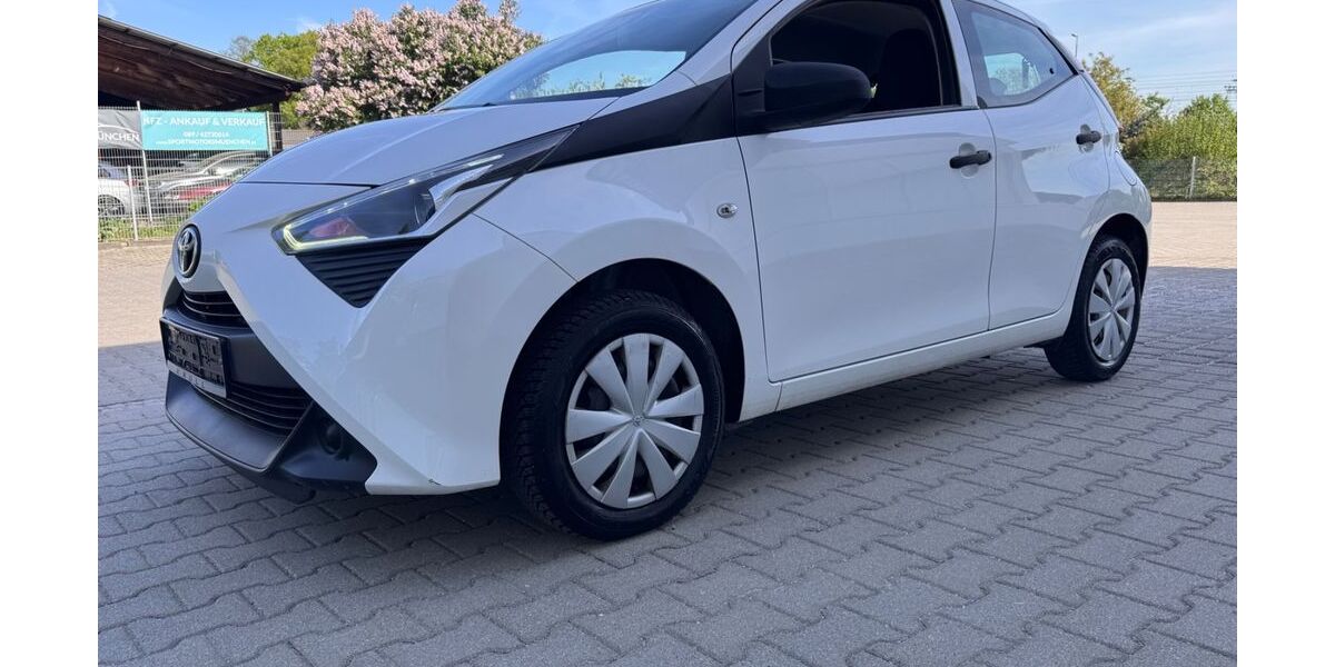 Toyota Aygo (X) 88.000 km 8.999 &euro; München 81825