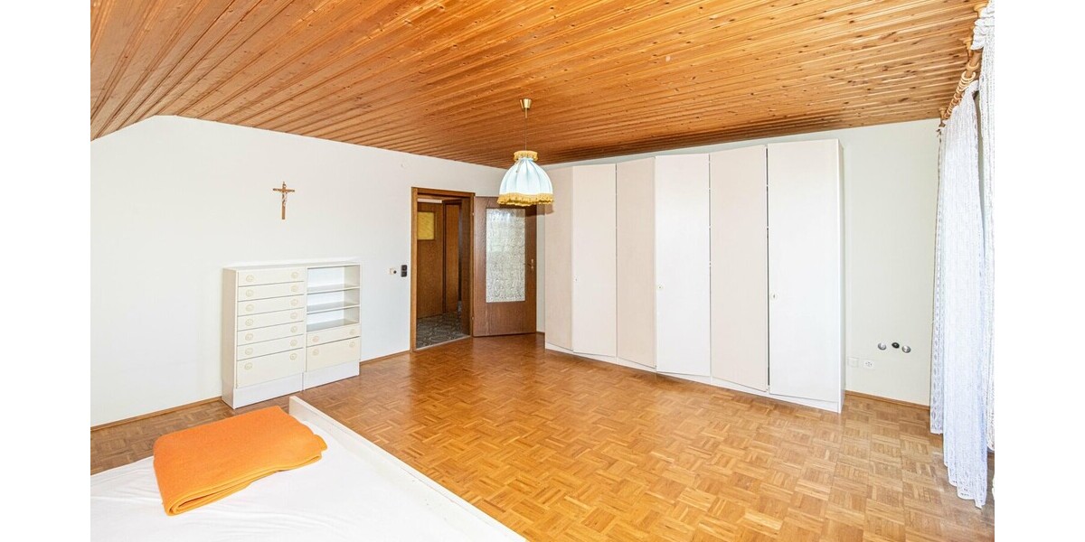 Großzügiges Haus mit 2 Wohneinheiten möglich – ideal für Familie oder Vermietung - Einfamilienhaus Schönsee | Angebot:26443086