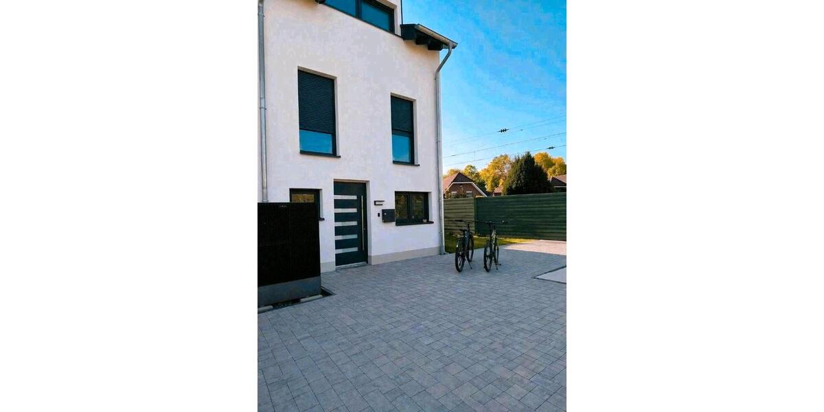 Reihenhaus Grevenbroich - 5 Zimmer, 155 m&sup2;, 2.000&euro; | Angebot:26314337