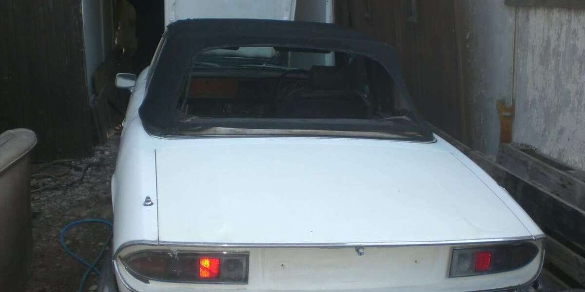 Triumph Stag 128.000 km 12.500 &euro; Dentlein Am Forst 91599