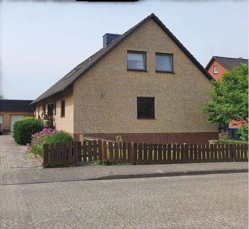 Haus zum Kaufen in Bergen 330.000 € 210 m²