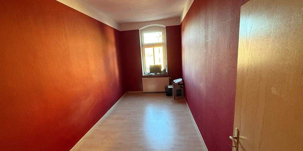 +++ Geräumige 4,5-Zimmer-Wohnung mit Renovierungsbedarf in Weißenfels +++ 4 zimmer