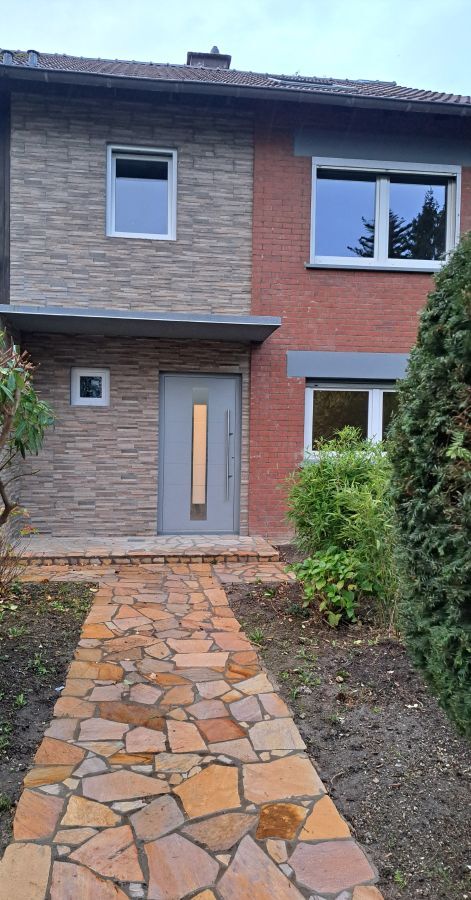 Provisionsfrei* Modernisiertes Reihenhaus mit 7 Zimmern, großem Garten & Garage in Bonn-Röttgen 7 zimmer
