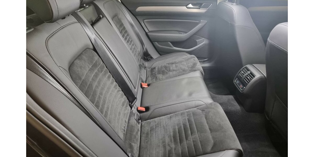 VW Passat Highline 4M LED ACC APP AHK Standheizung 112.600 km 23.750 &euro; Garrel 49681