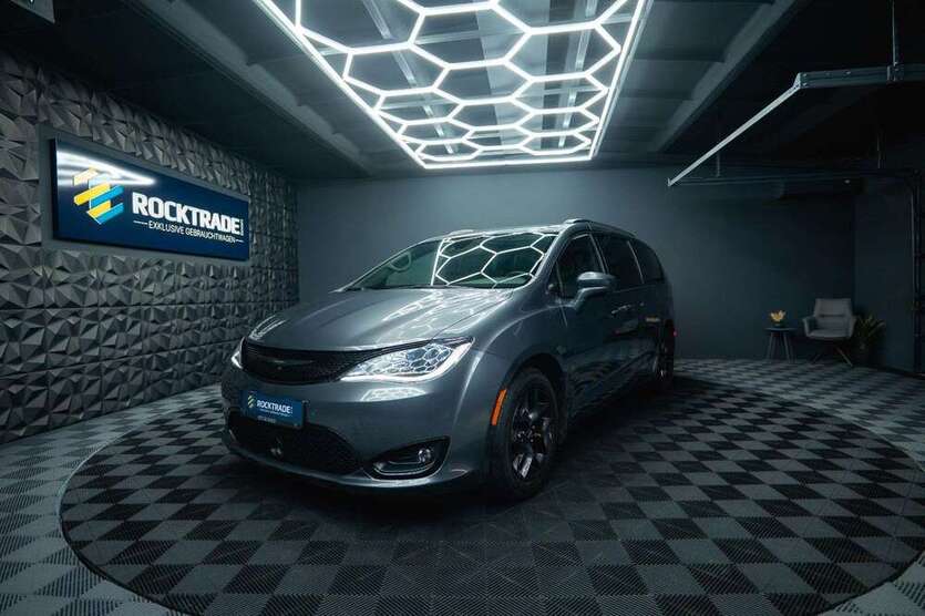 Chrysler Pacifica 85.116 km 27.990 € Leipzig 04178