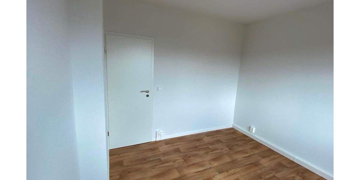 Etagenwohnung Suhl Neundorf - 4 Zimmer, 64 m&sup2;, 400&euro; | Angebot:25568404