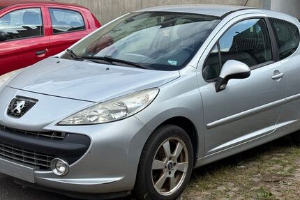 Peugeot 207 122.000 km 900 &euro; Saarbrücken - Burbach 66115
